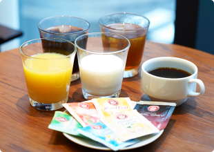 画像:ドリンク(コーヒー・紅茶・ミルク・オレンジジュース他)