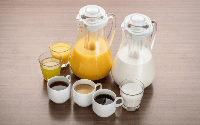 ドリンク（緑茶・コーヒー・オレンジジュース・牛乳他）