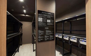 Self-cloakroom