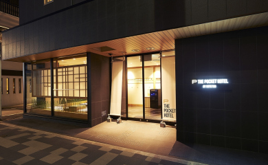 入口（夜晚）